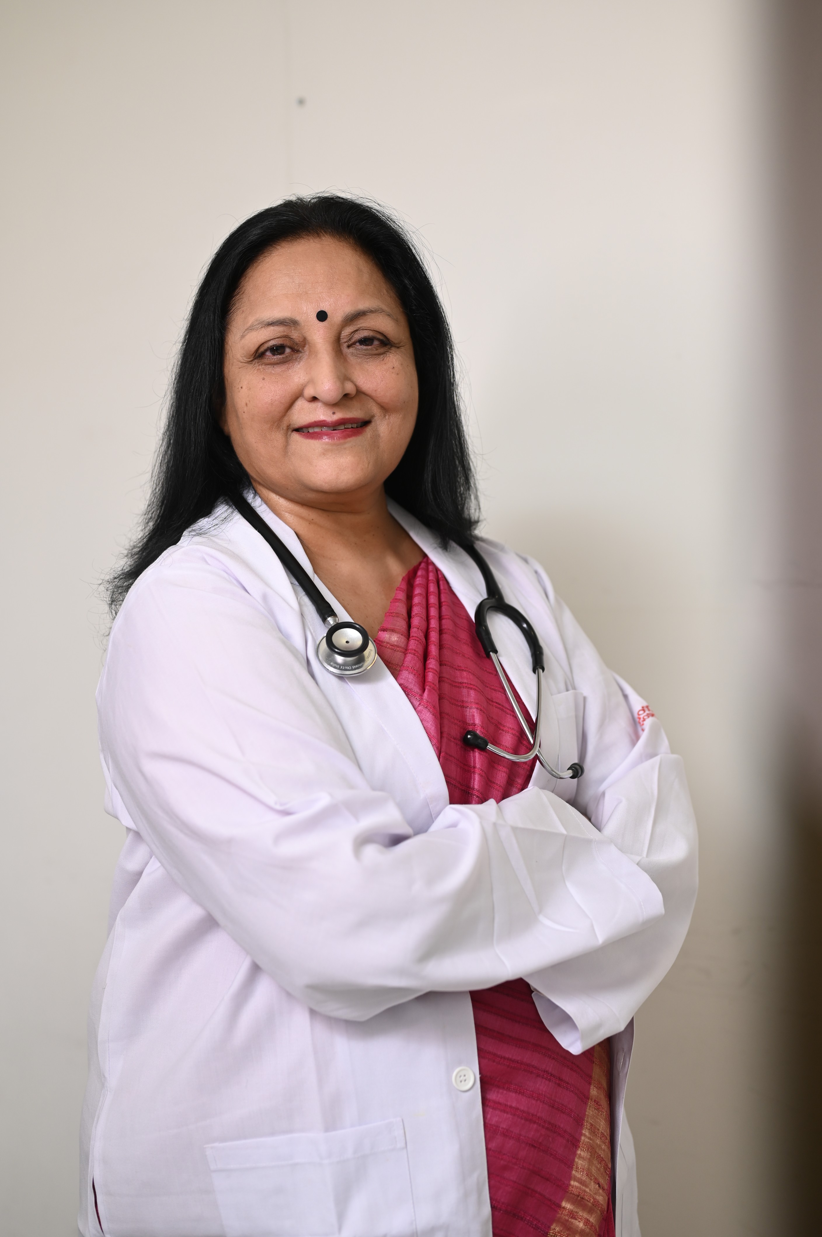 Dr. Sarbani Ghosh, Best Gynaecologist in Kolkata consulting patients